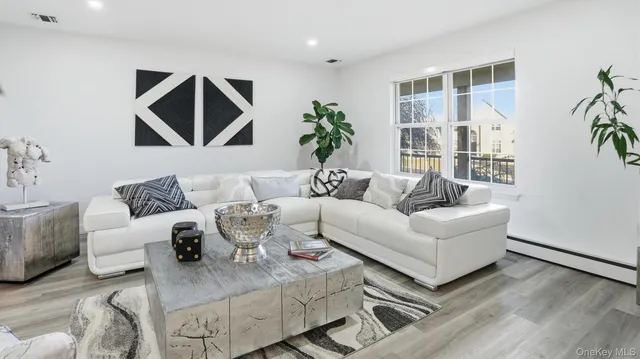 $1,175,000 | 8 Hamilton Place, Lake Grove, NY 11755