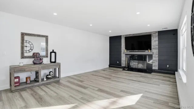 $1,175,000 | 8 Hamilton Place, Lake Grove, NY 11755