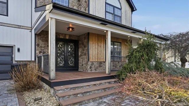 $1,175,000 | 8 Hamilton Place, Lake Grove, NY 11755