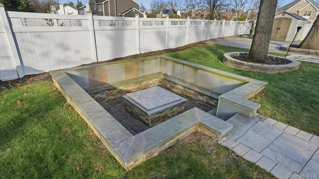 $1,175,000 | 8 Hamilton Place, Lake Grove, NY 11755