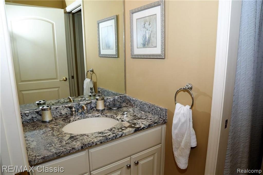 34028 Lyncroft Street Farmington Hills, MI 48331 - Photo 52 of 66