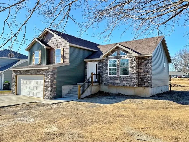 $239,900 | 1714 South Jackson Street, El Dorado Springs, MO 64744
