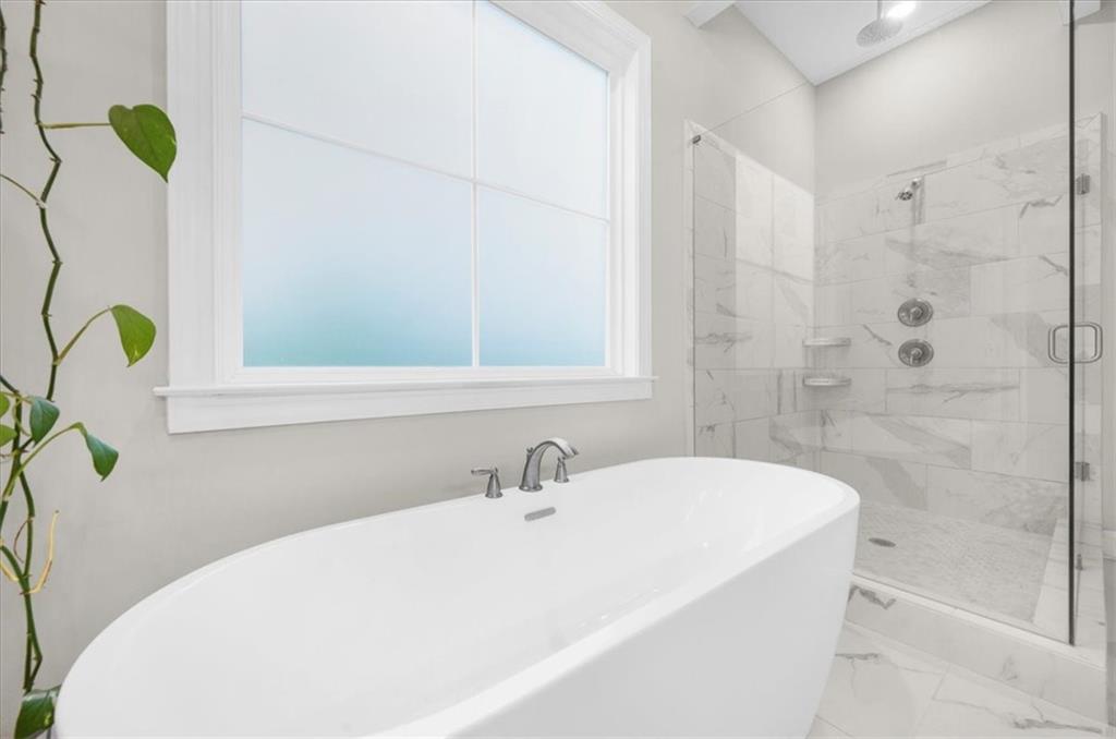 320 Senna Street Marietta, GA 30064 - Photo 31 of 53 a bathroom with a sink and a mirror