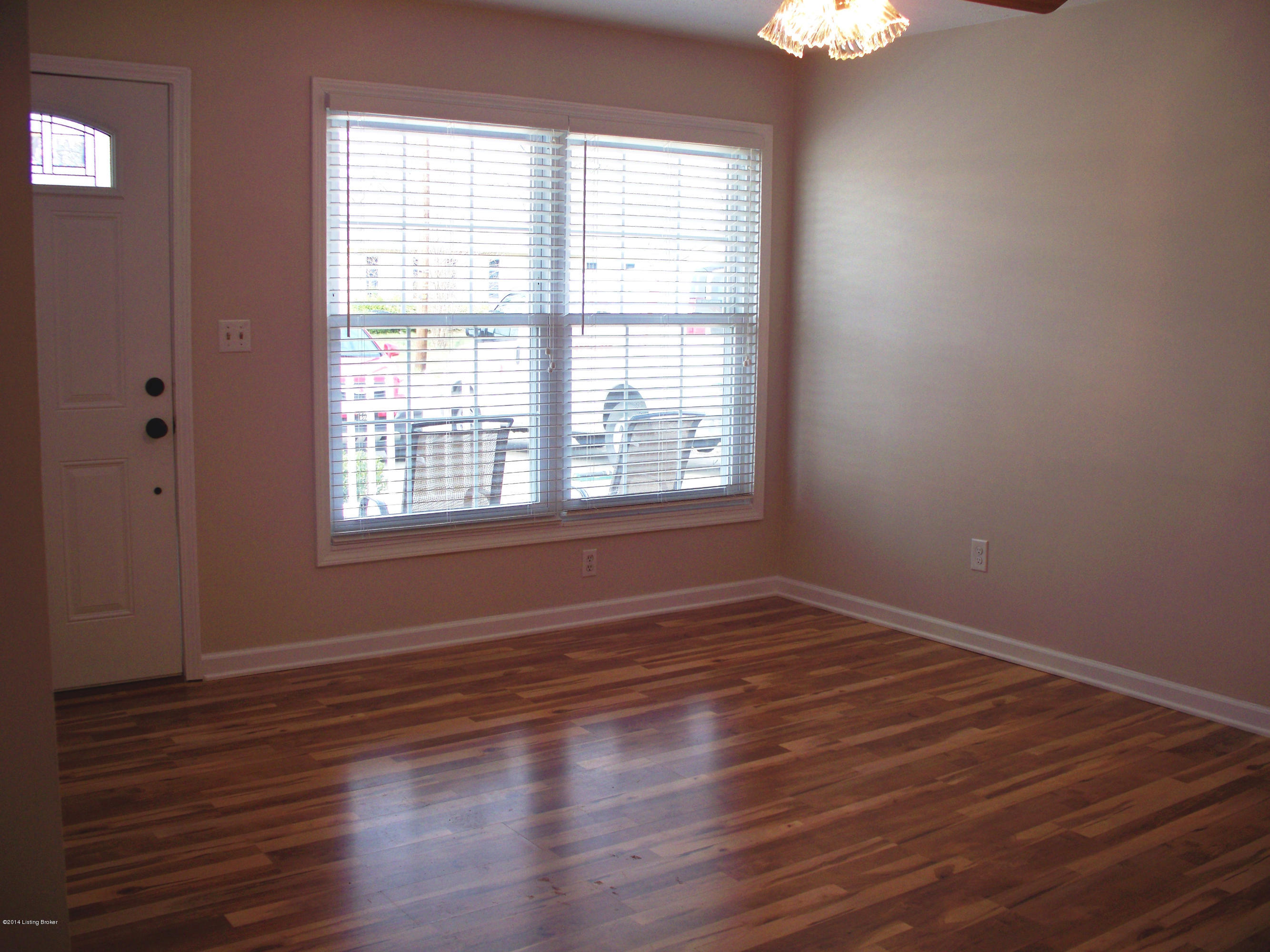 299 Meadowood Road Louisville, KY 40229 - Photo 18 of 20 100_2517