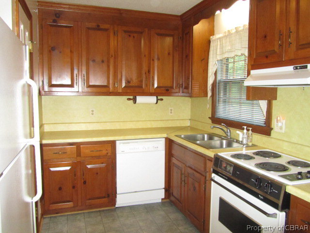 7266 Dutton Road Gloucester, VA 23061 - Photo 3 of 15