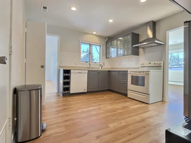 $3,800 | 2946 Knollwood Lane, Glenview, IL 60025