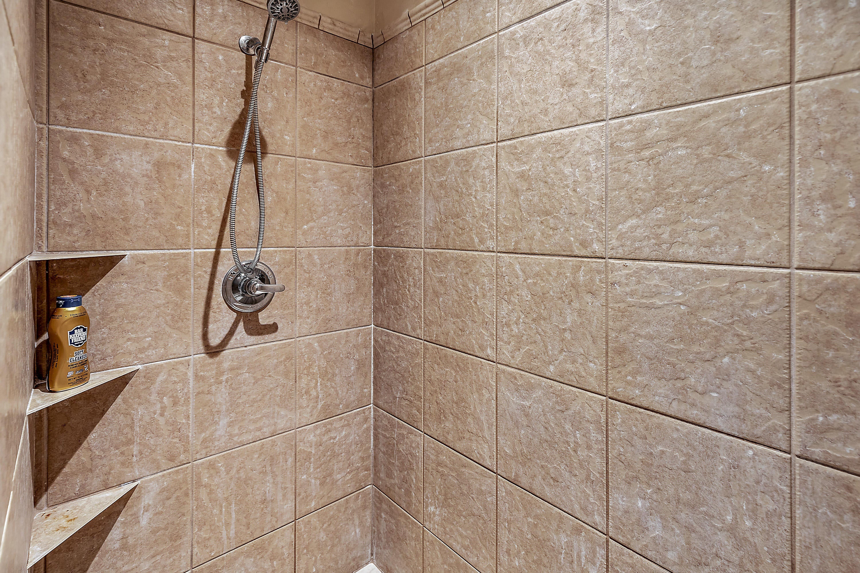 948 Win Way Eagle Point, OR 97524 - Photo 22 of 32 Tiled walk-in shower