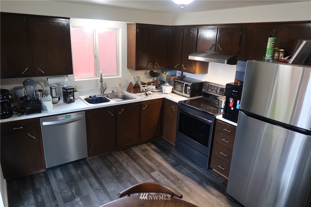 6515 Cady Road Everett, WA 98203 - Photo 13 of 15 a kitchen with stainless steel appliances a sink stove and refrigerator