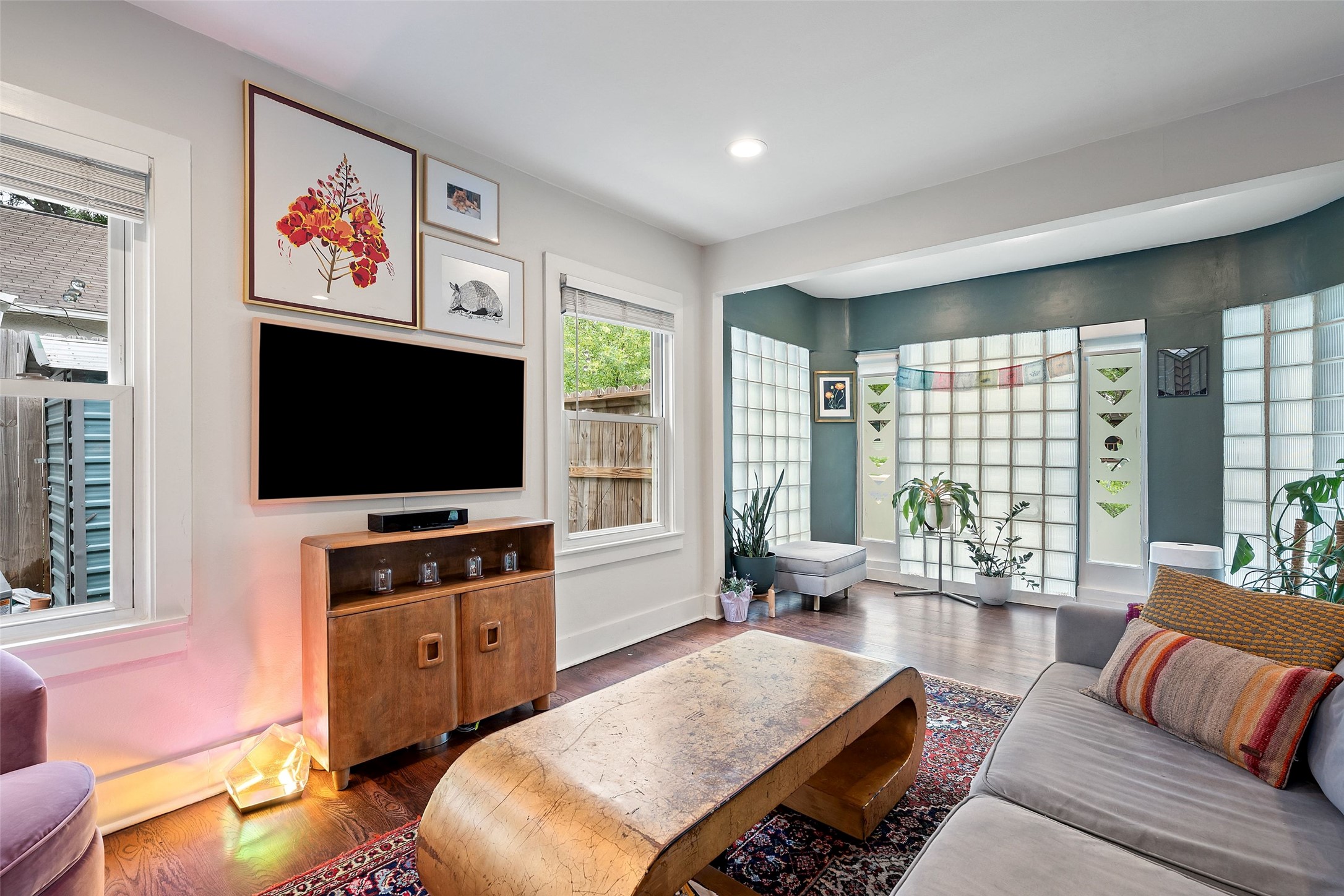 815 Stark Street Austin, TX 78756 - Photo 22 of 38 Main living area