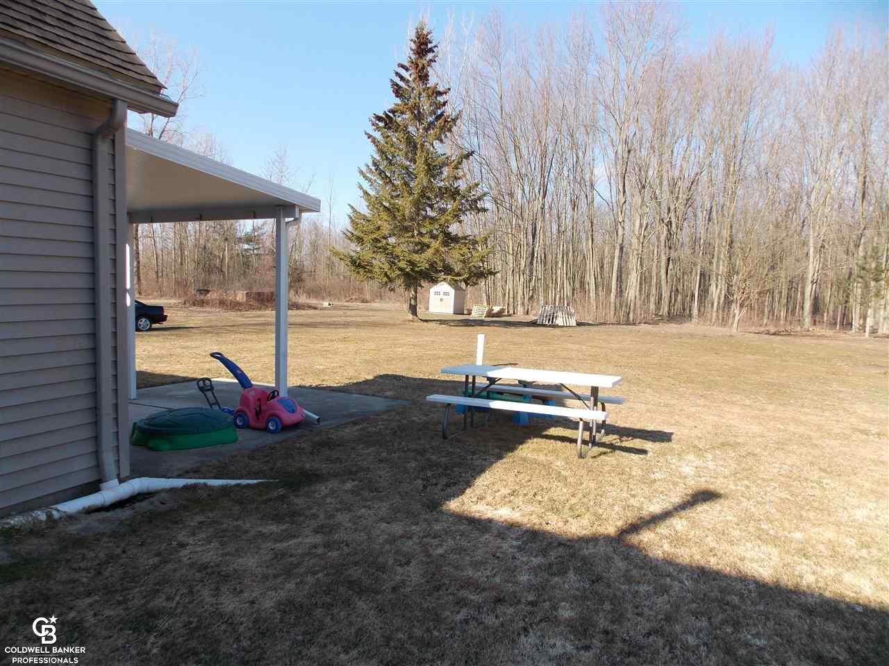 1098 South Richman Road St. Clair, MI 48079 - Photo 5 of 22 31344090-4.JPG