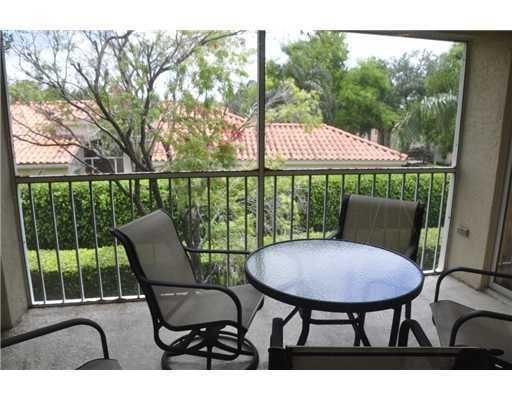 17263 Boca Club Boulevard, Unit 8 Boca Raton, FL 33487 - Photo 18 of 24 screened in patio