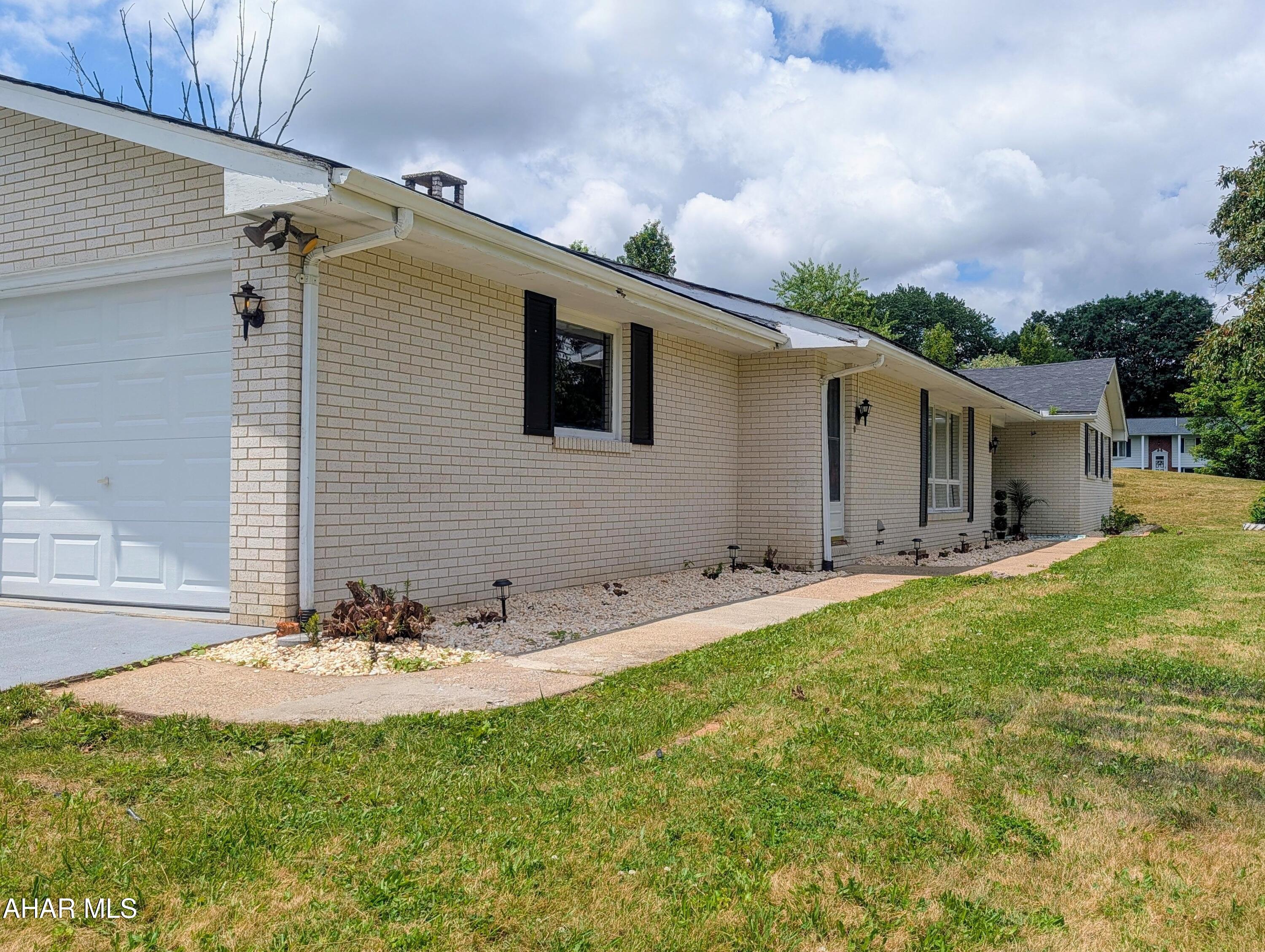 110 Sycamore Road Fishertown, PA 15539 - Photo 4 of 59