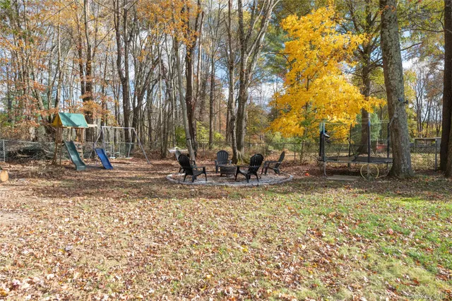 a view of yard with trees