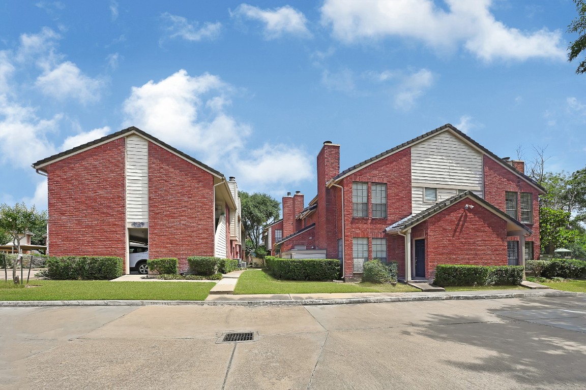 2211 South Kirkwood Road, Unit 26 Houston, TX 77077 - Photo 3 of 25