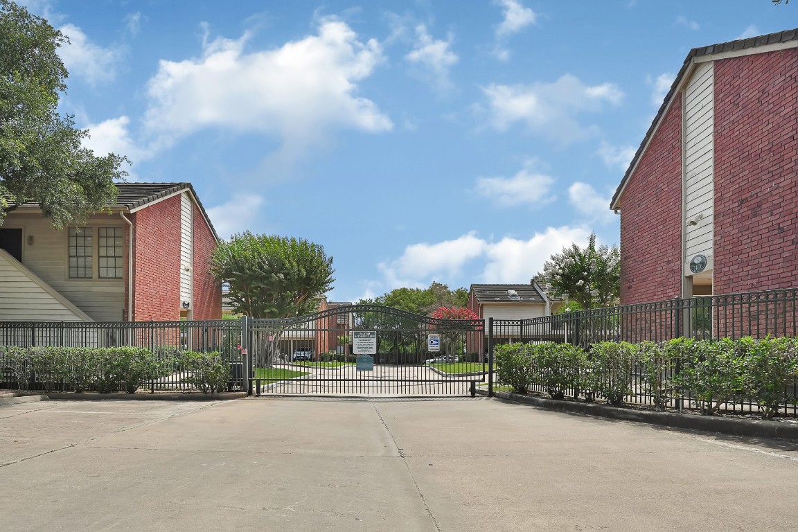 2211 South Kirkwood Road, Unit 26 Houston, TX 77077 - Photo 4 of 25