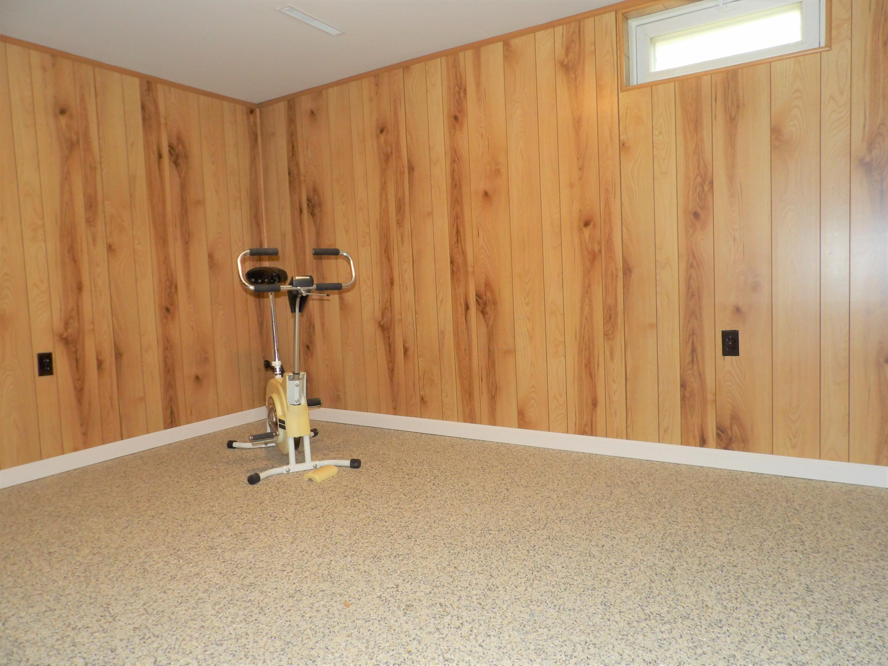 631 Bernhard Road Whitehall, OH 43213 - Photo 24 of 35 104_0671