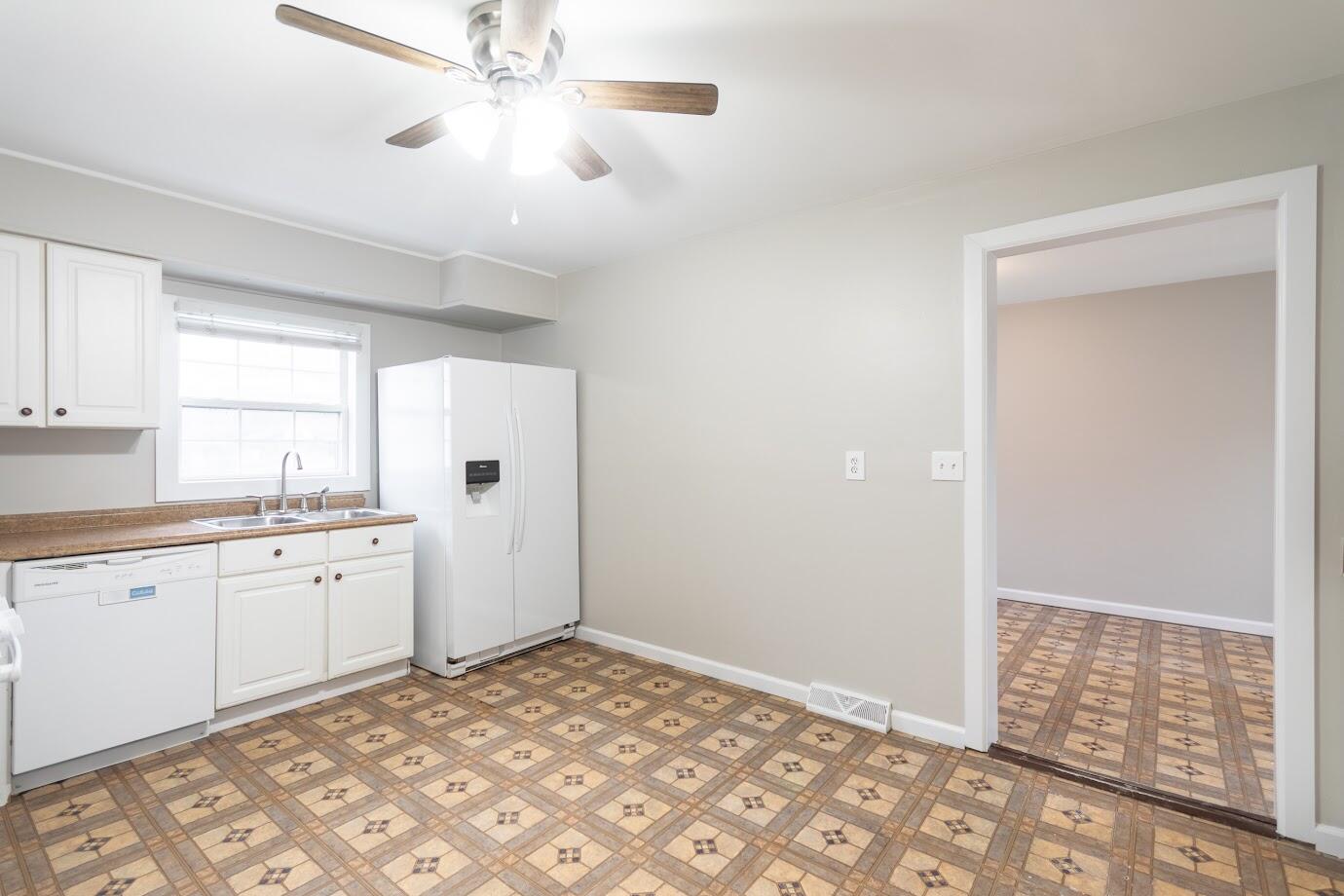 45811 Harris Road Belleville, MI 48111 - Photo 9 of 21 Harris 9