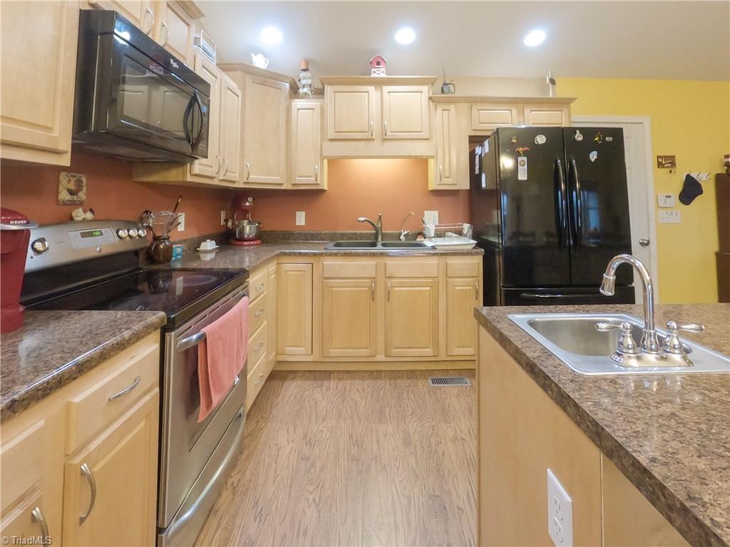 2587 Slate Road King, NC 27021 - Photo 5 of 9