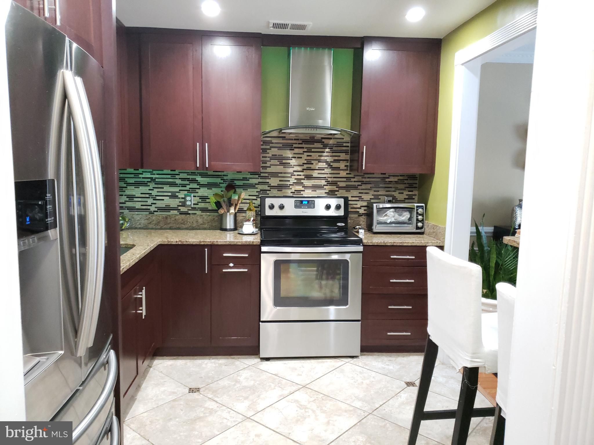 8736 Ridge Hollow Court Springfield, VA 22152 - Photo 2 of 57 KITCHEN MAIN FLOOR