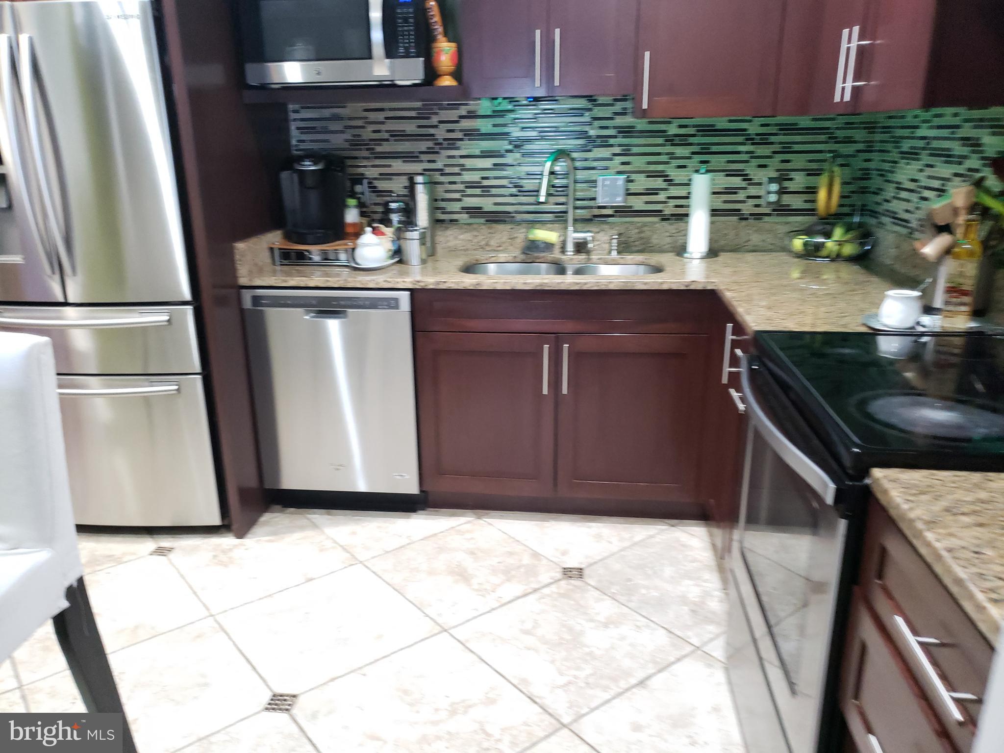 8736 Ridge Hollow Court Springfield, VA 22152 - Photo 4 of 57 KITCHEN MAIN FLOR