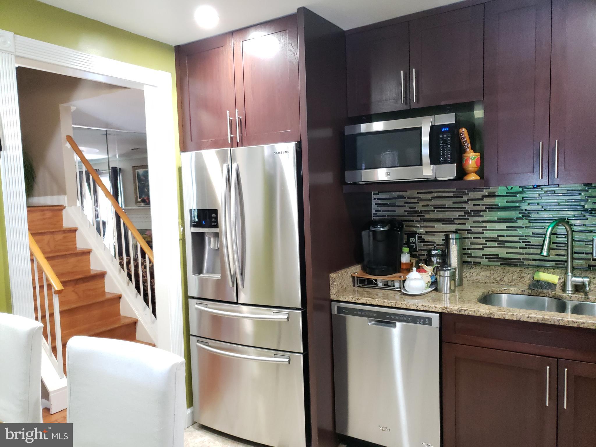 8736 Ridge Hollow Court Springfield, VA 22152 - Photo 5 of 57 KITCHEN MAIN FLOOR