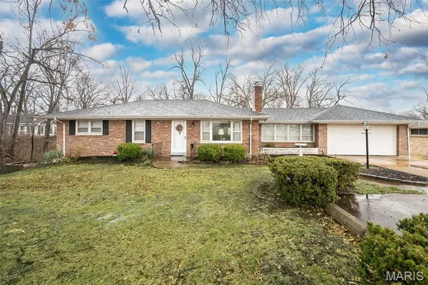 $260,000 | 521 Kehrs Mill Road, Ballwin, MO 63011