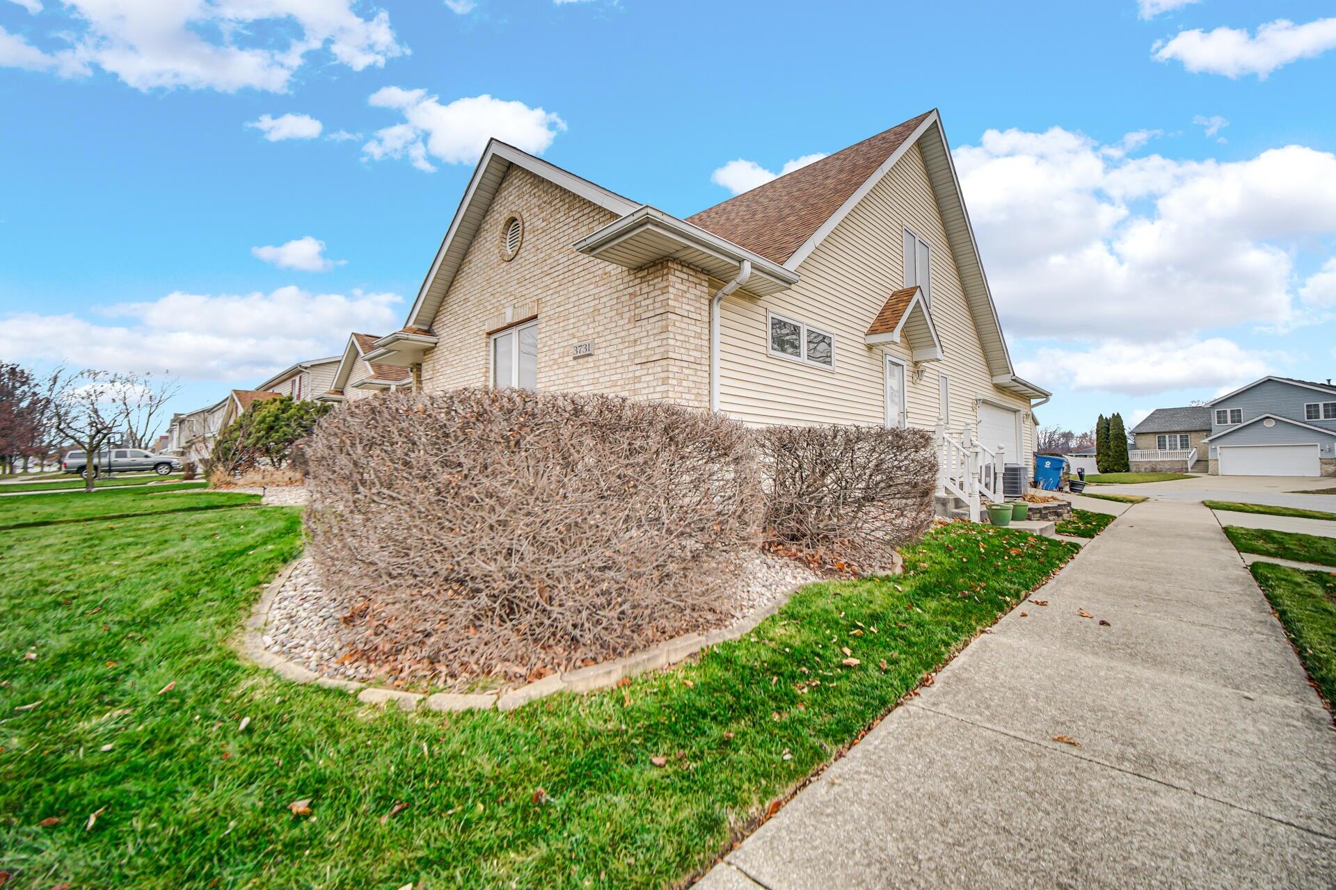 3731 42nd Drive Highland, IN 46322 - Photo 2 of 26 1920x1280
