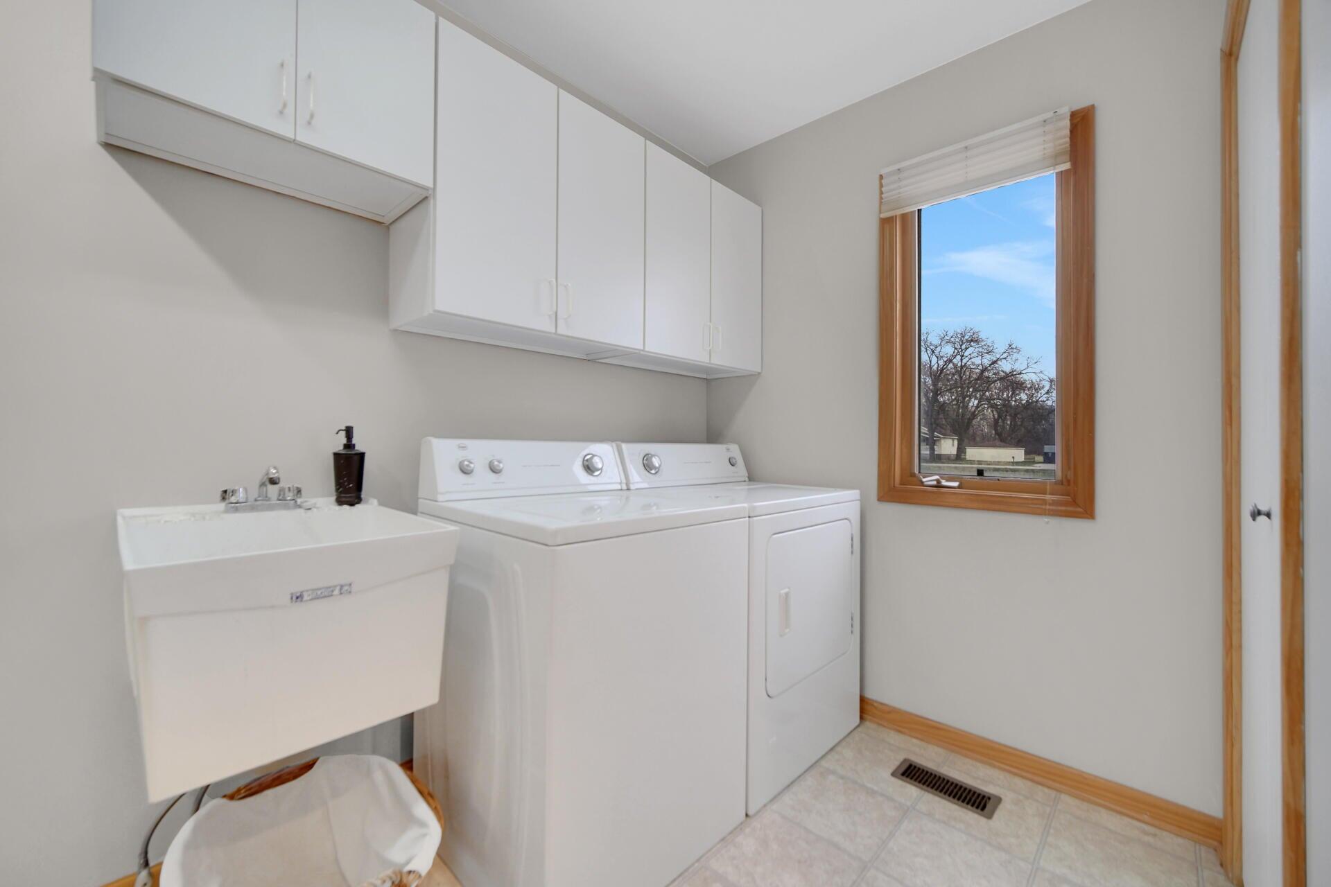 3731 42nd Drive Highland, IN 46322 - Photo 22 of 26 1920x1280