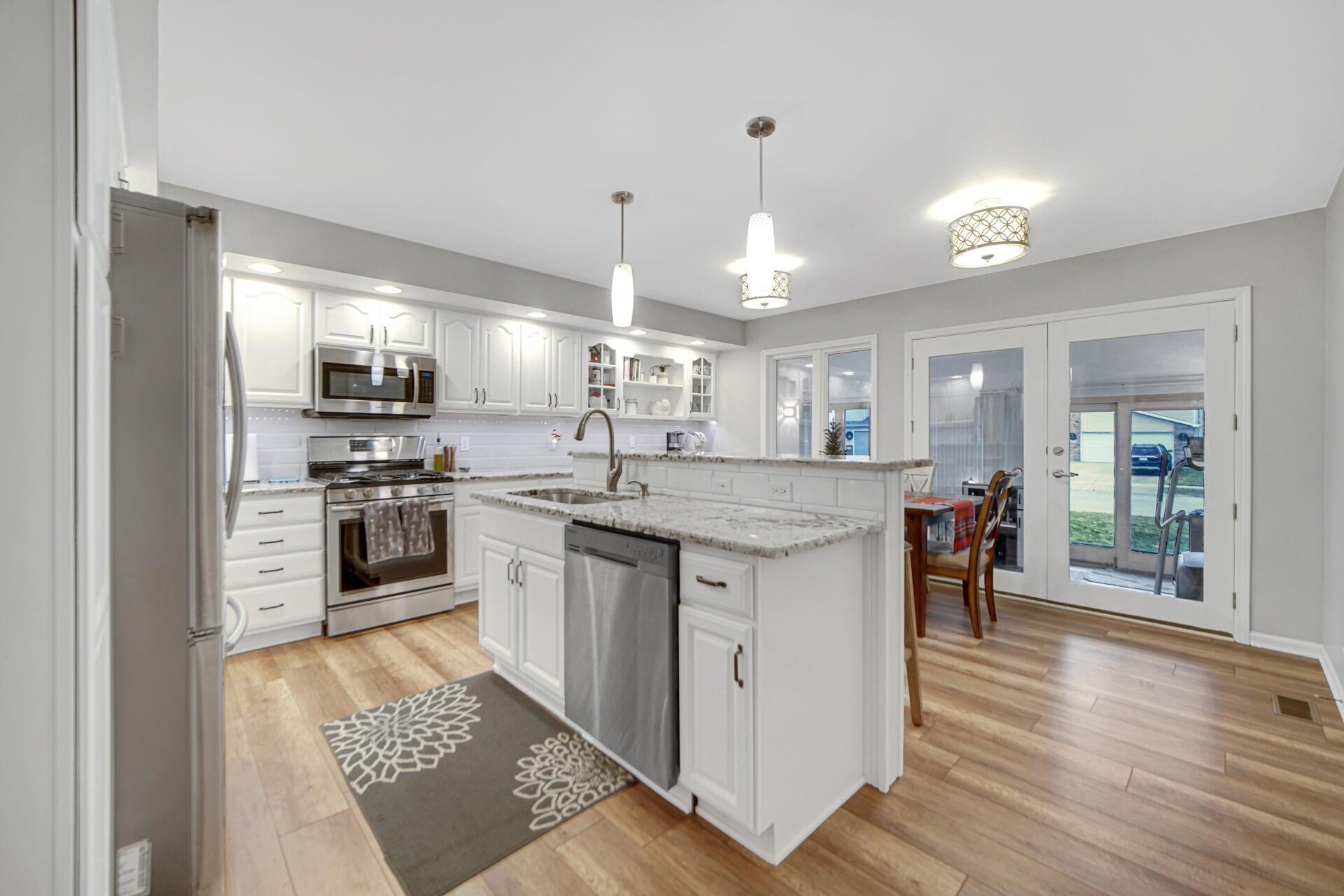 3731 42nd Drive Highland, IN 46322 - Photo 7 of 26 1920x1281