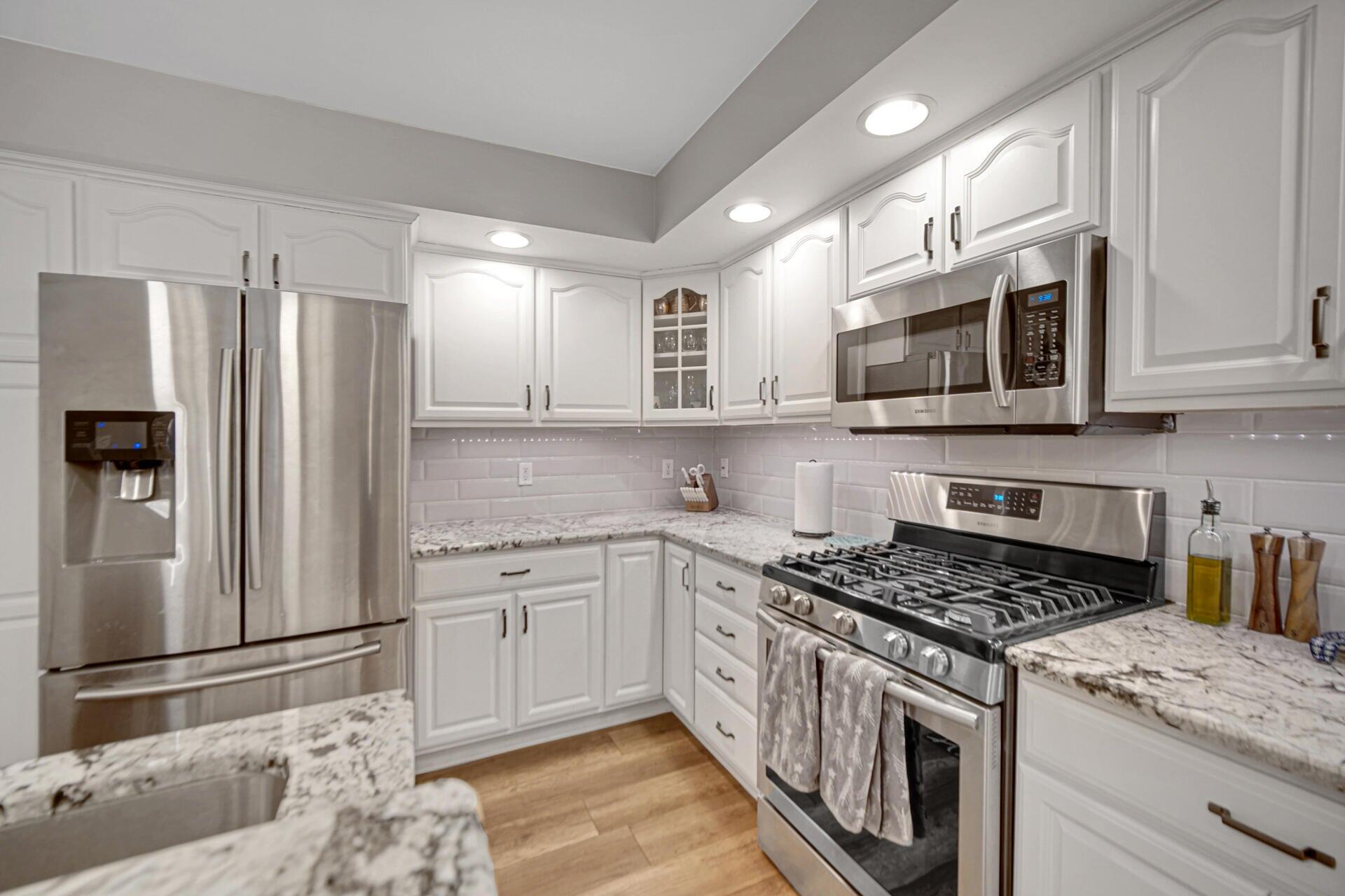 3731 42nd Drive Highland, IN 46322 - Photo 9 of 26 1920x1280