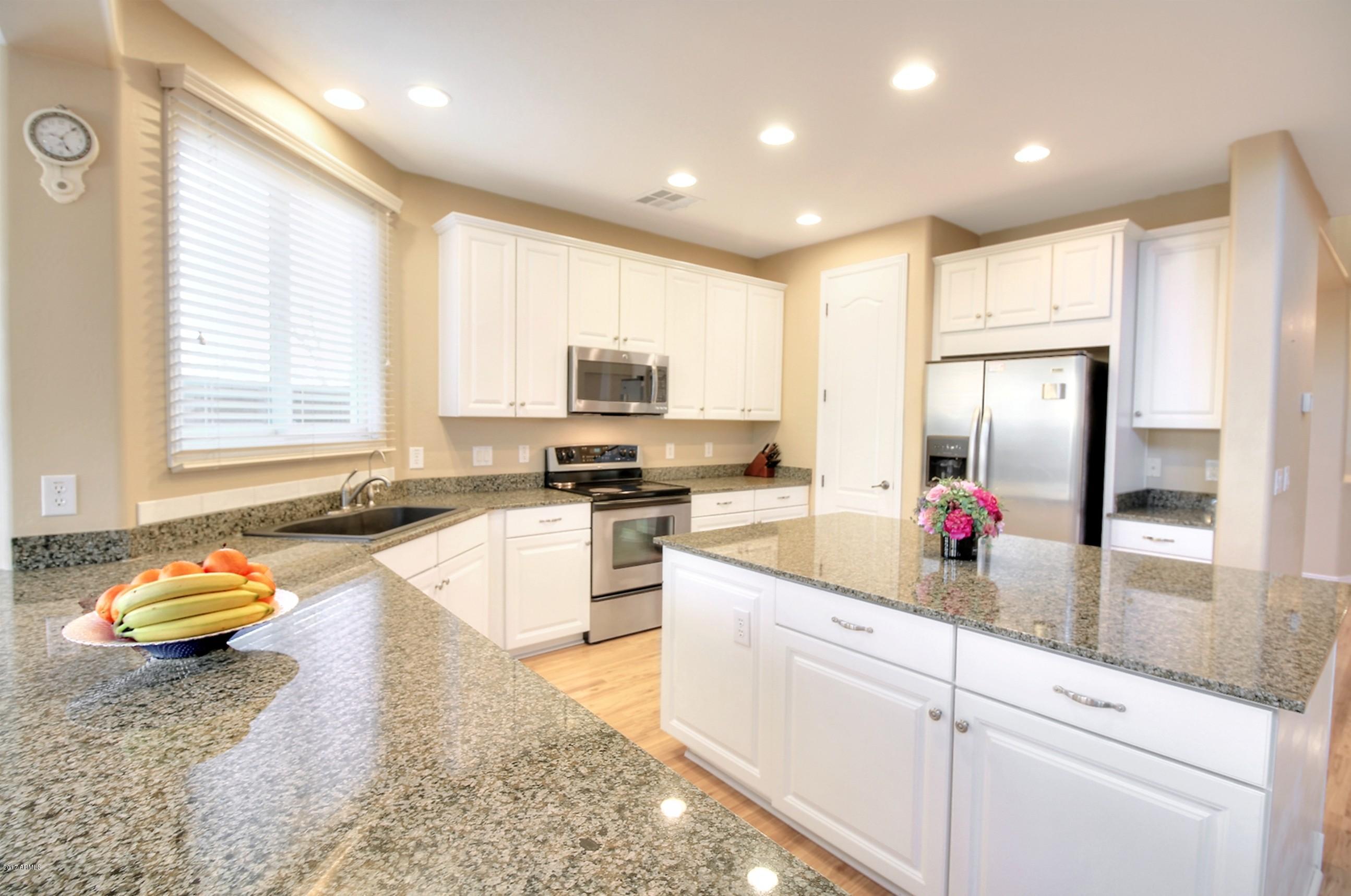 836 East Blue Ridge Way Chandler, AZ 85249 - Photo 14 of 64 kitchen3
