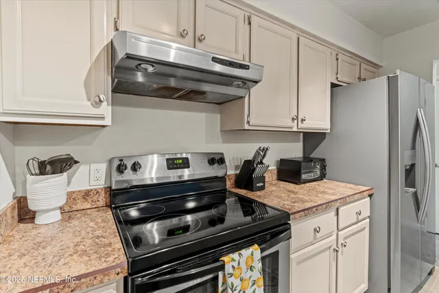 $3,000 | 2219 Gordon Avenue, Jacksonville Beach, FL 32250