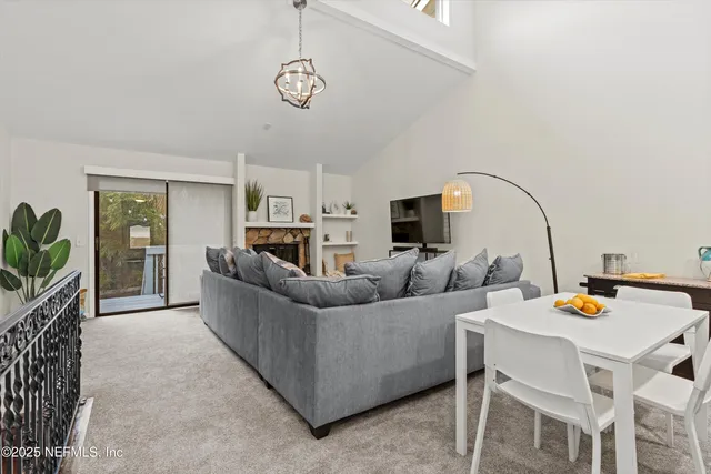 $3,000 | 2219 Gordon Avenue, Jacksonville Beach, FL 32250