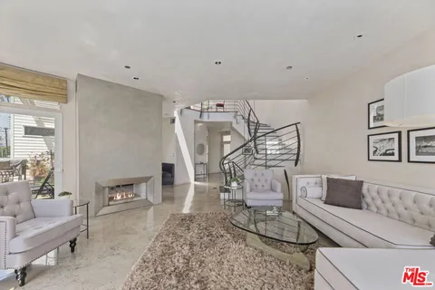 $1,950,000 | 2115 3rd Street, Unit 203, Santa Monica, CA 90405