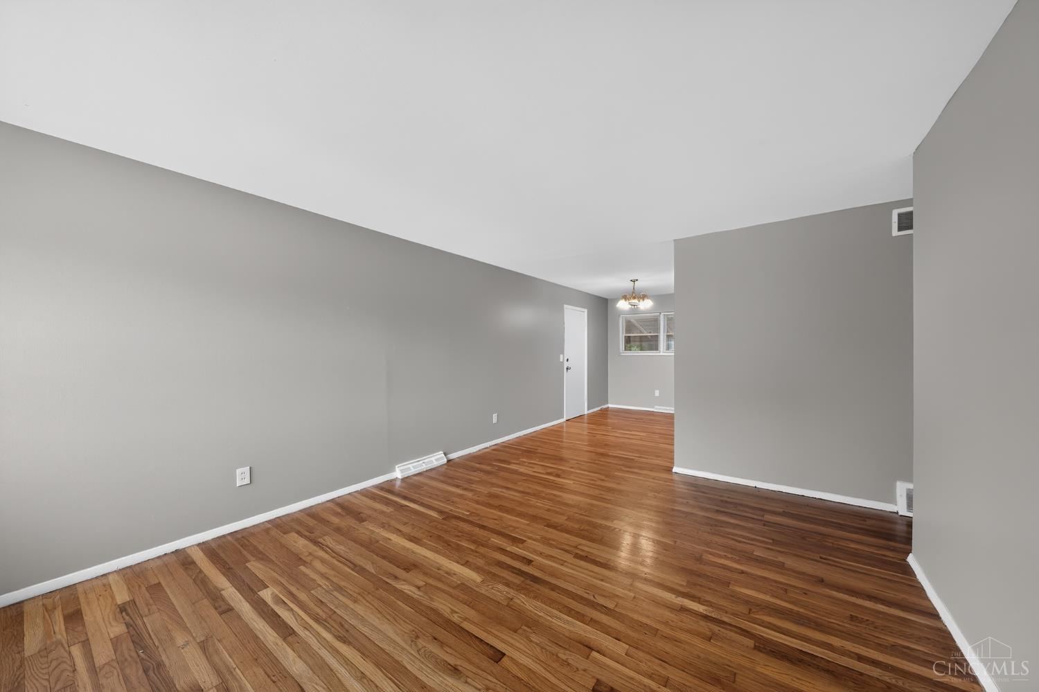 9192 Pippin Road Cincinnati, OH 45231 - Photo 5 of 30