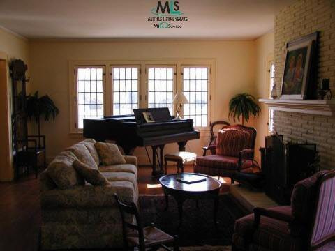 1375 Yorkshire Road Grosse Pointe, MI 48230 - Photo 2 of 9 852721-1.JPG
