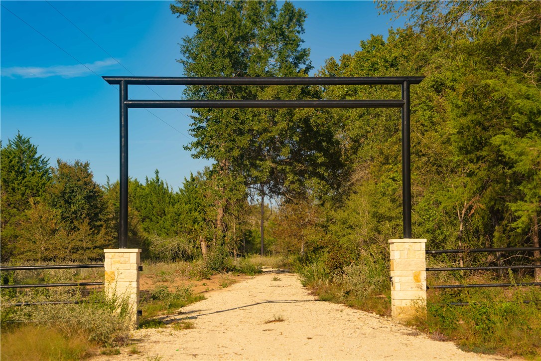 12416 Red Hill Road Hearne, TX 77859 - Photo 3 of 15 Gallery Image 3