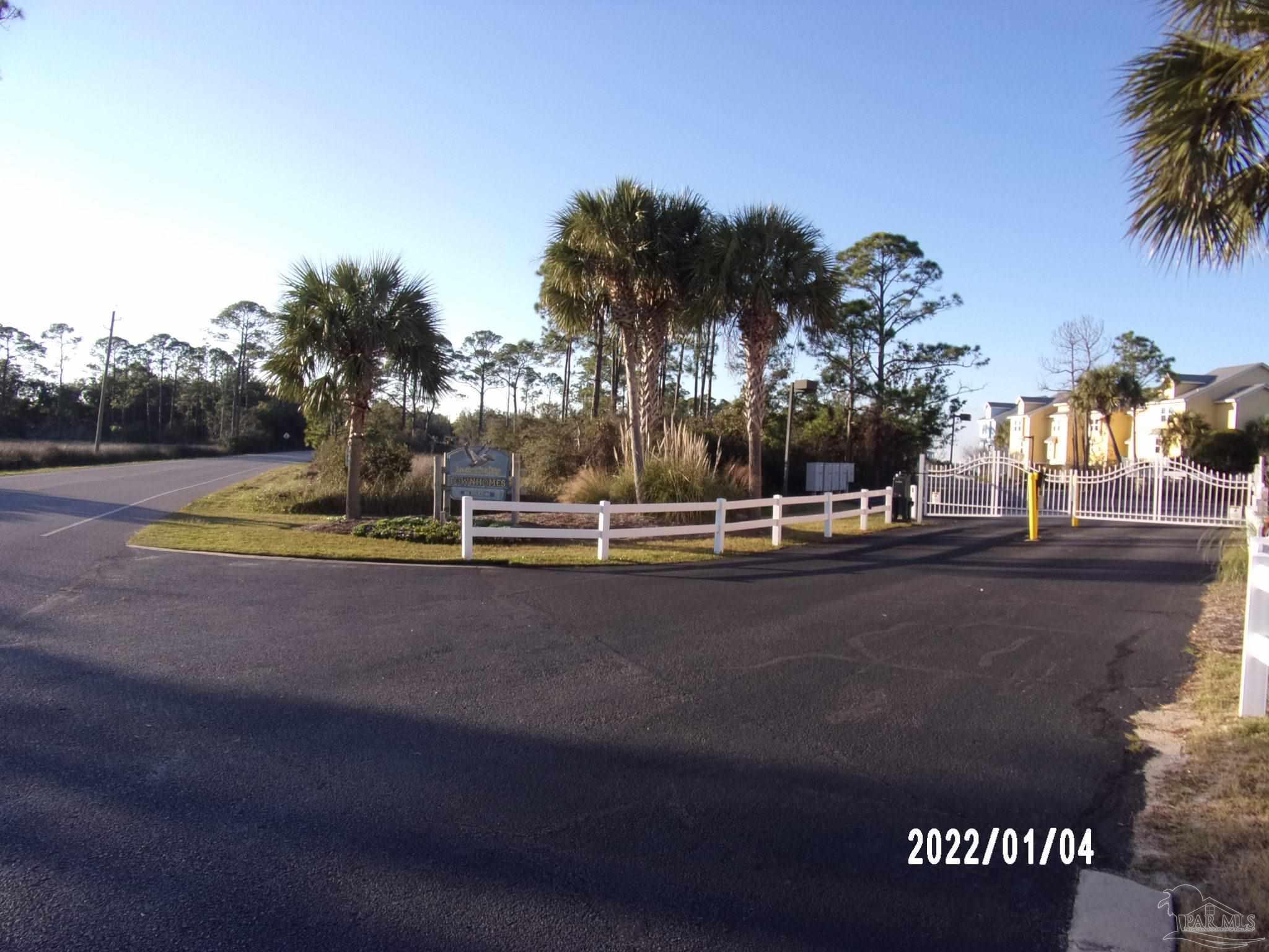 16036 Innerarity Point Road Pensacola, FL 32507 - Photo 4 of 47