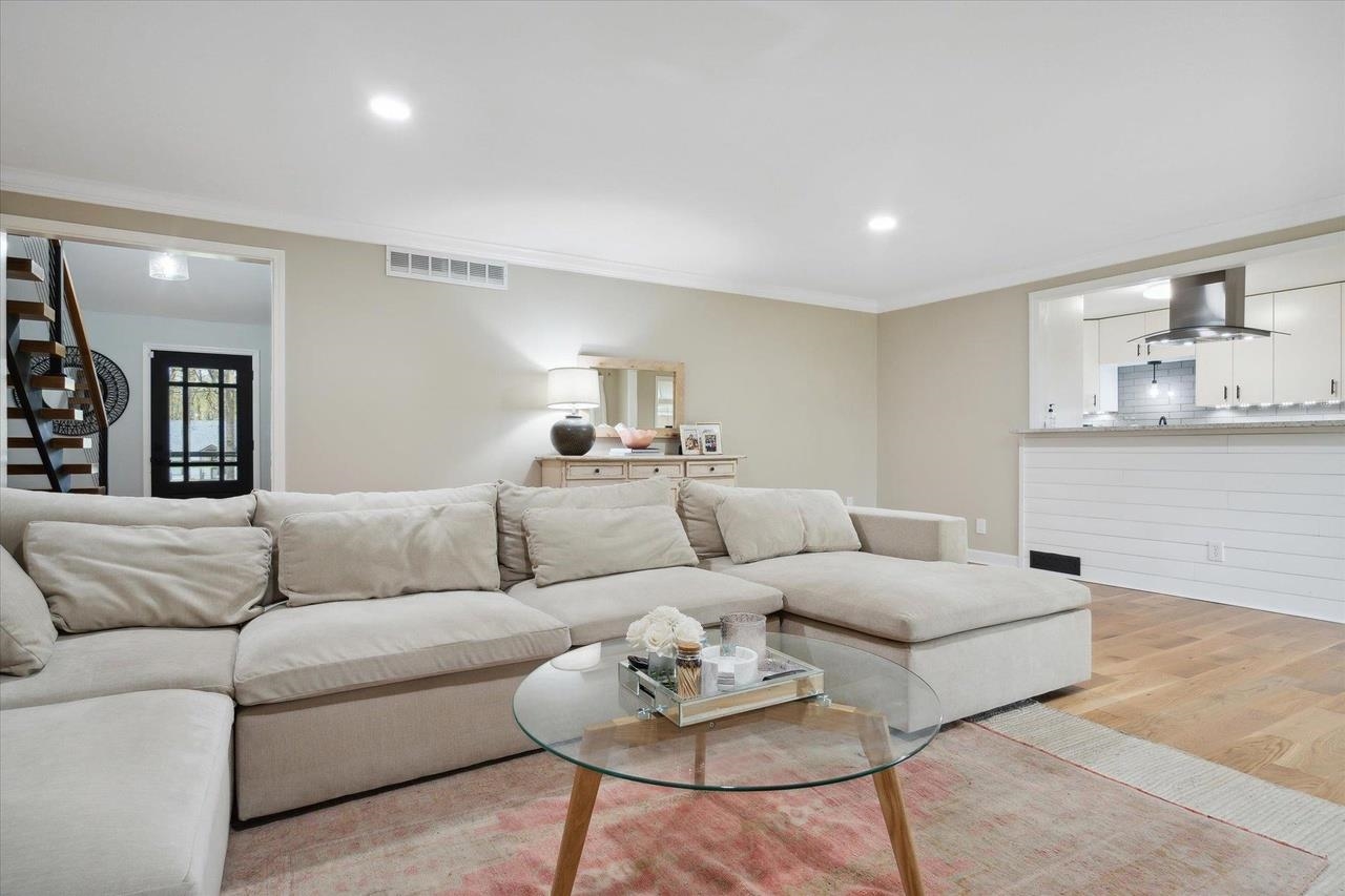 7250 Cedar Road Bartlett, TN 38135 - Photo 15 of 34 a living room with furniture and a couch