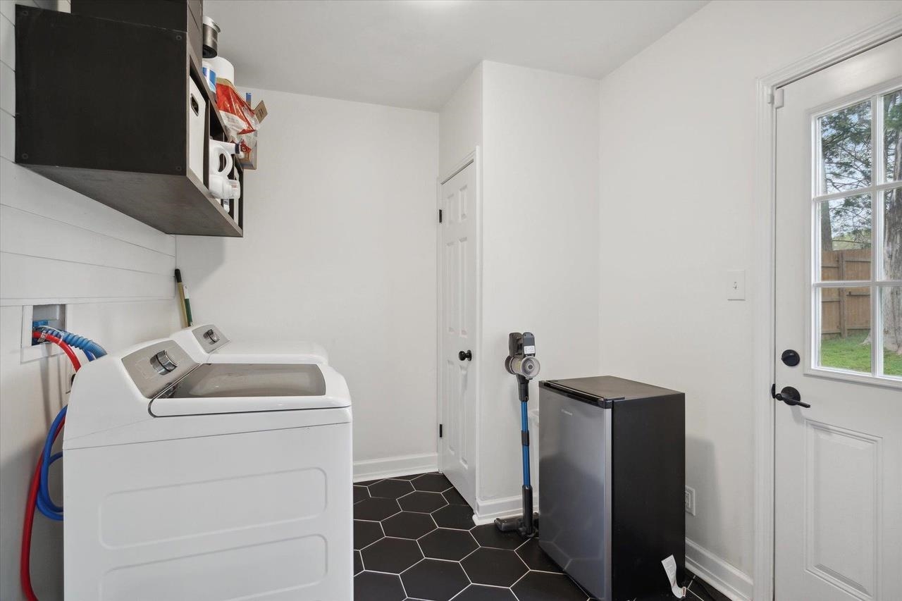 7250 Cedar Road Bartlett, TN 38135 - Photo 16 of 34 a utility room with dryer and washer