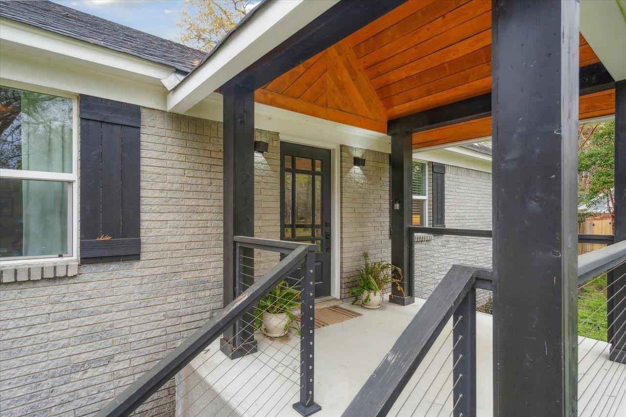 7250 Cedar Road Bartlett, TN 38135 - Photo 3 of 34 a balcony with view of the house