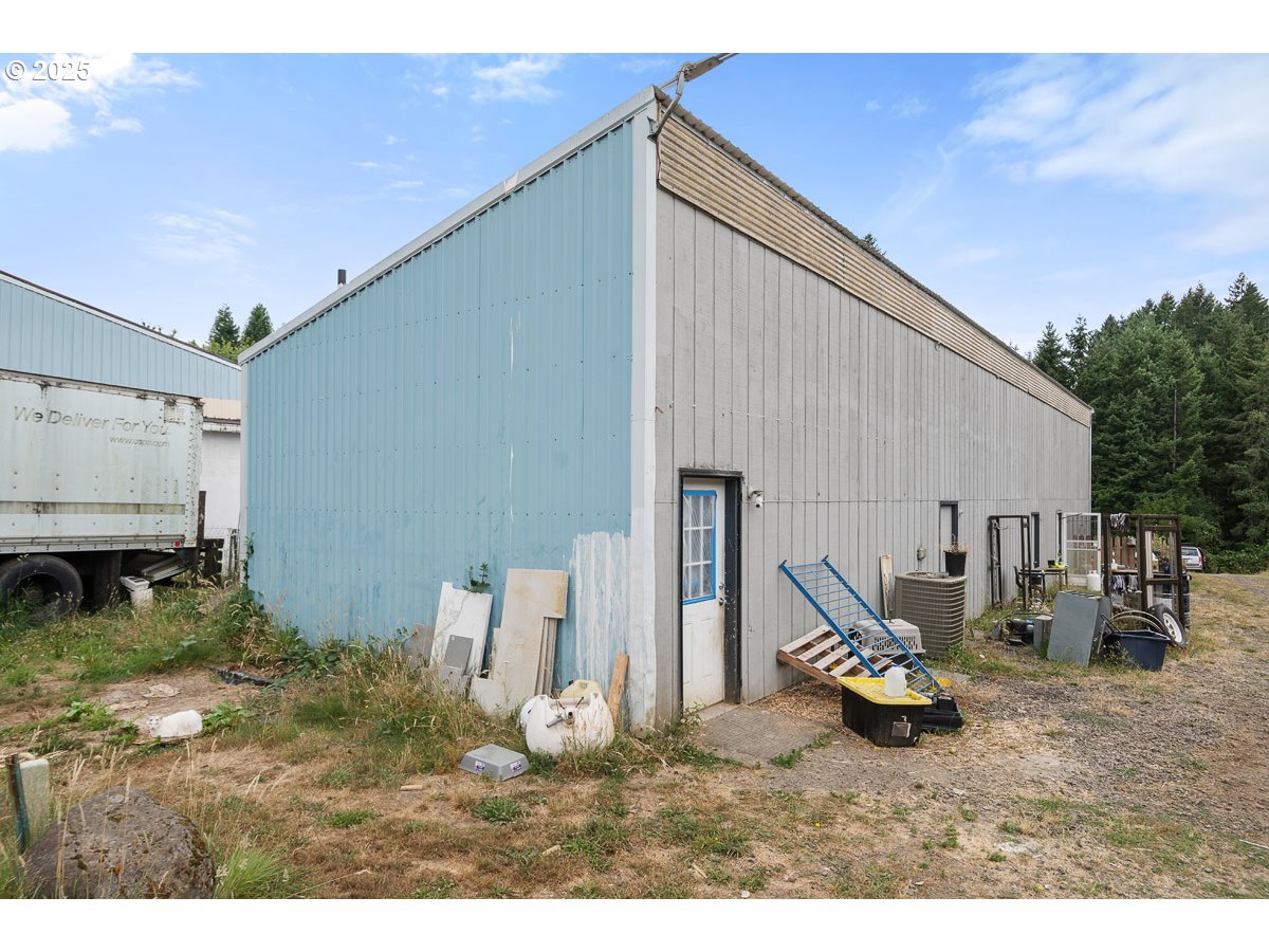 40801-40809 Southeast Trubel Road Sandy, OR 97055 - Photo 25 of 34 a view of a backyard with furniture