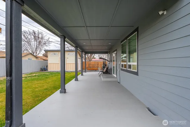 $494,000 | 2036 West Lakeside Drive, Moses Lake, WA 98837