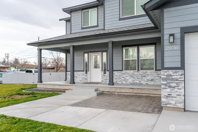 $494,000 | 2036 West Lakeside Drive, Moses Lake, WA 98837