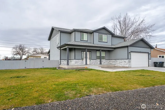 $494,000 | 2036 West Lakeside Drive, Moses Lake, WA 98837
