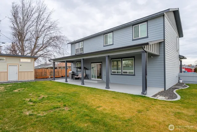 $494,000 | 2036 West Lakeside Drive, Moses Lake, WA 98837