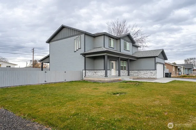 $494,000 | 2036 West Lakeside Drive, Moses Lake, WA 98837