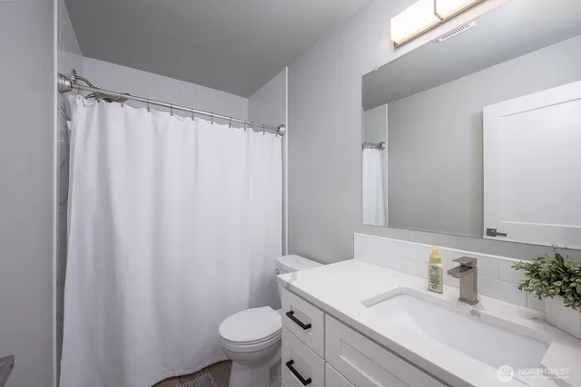 $494,000 | 2036 West Lakeside Drive, Moses Lake, WA 98837