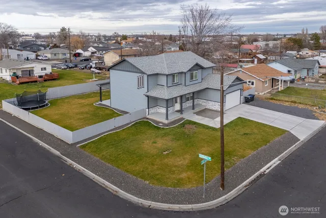 $494,000 | 2036 West Lakeside Drive, Moses Lake, WA 98837