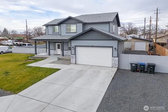 $494,000 | 2036 West Lakeside Drive, Moses Lake, WA 98837